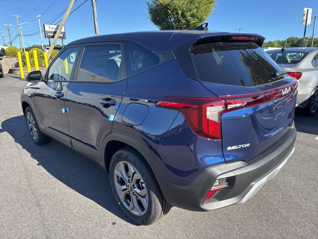 2026 Kia Seltos LX photo 3