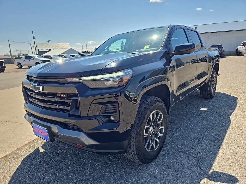 2023 Chevrolet Colorado Z71 photo 3