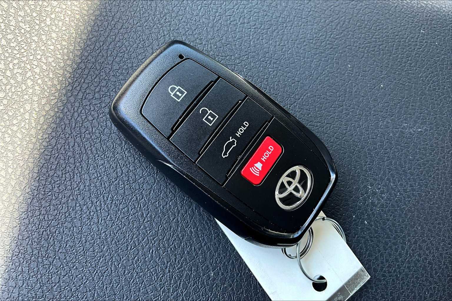 2025 Toyota Camry LE photo 13