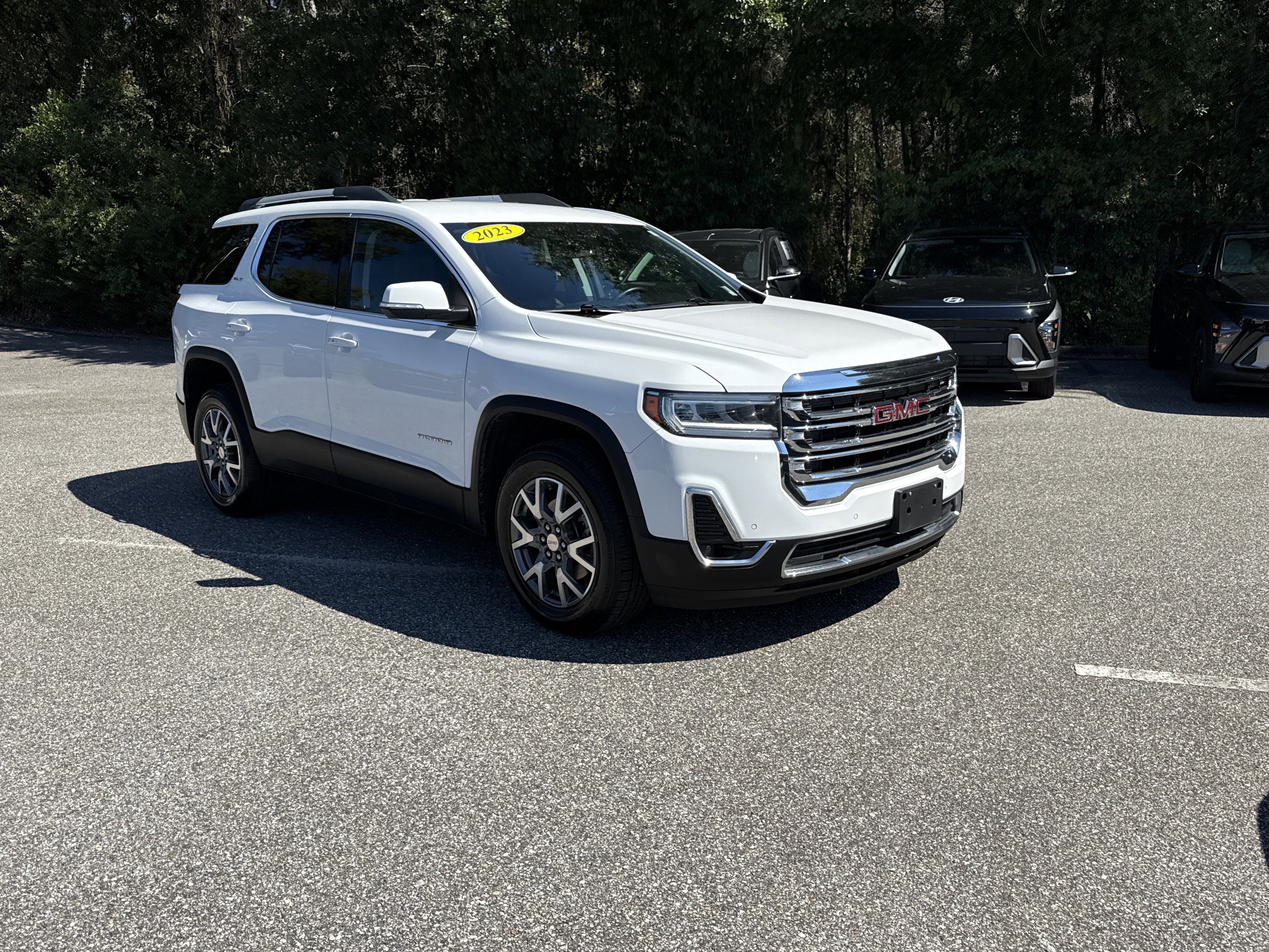 2023 GMC Acadia SLT's photo