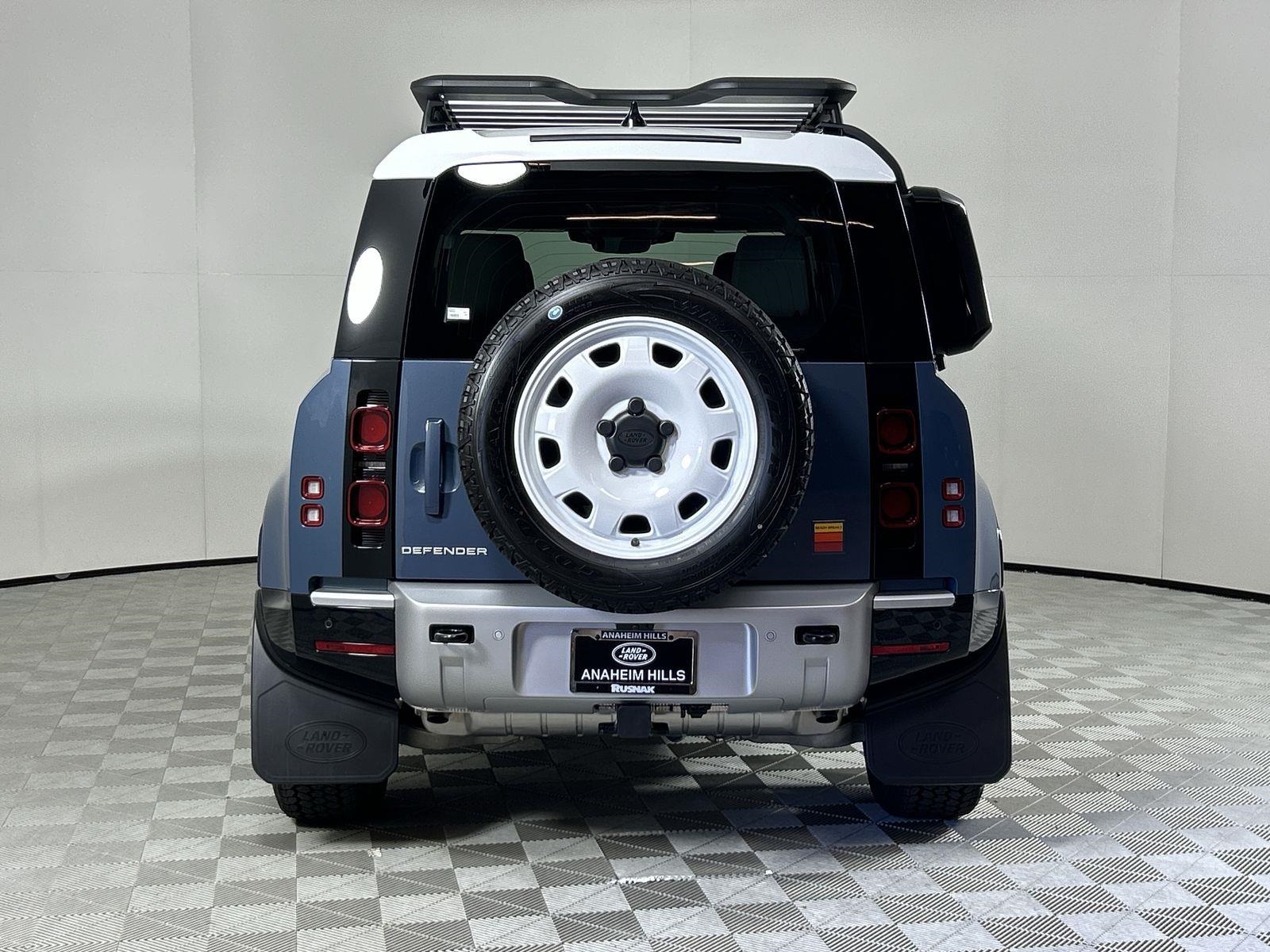 2025 Land Rover Defender 110 S photo 4