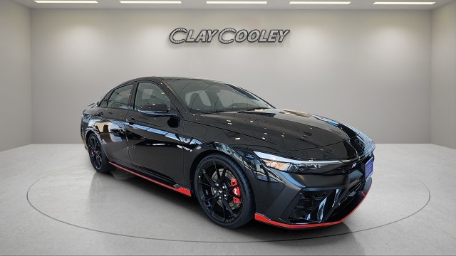 アクセンダ　ルーティナー New 2025 Hyundai ELANTRA N Base 4D Sedan in Mesquite #SU034579