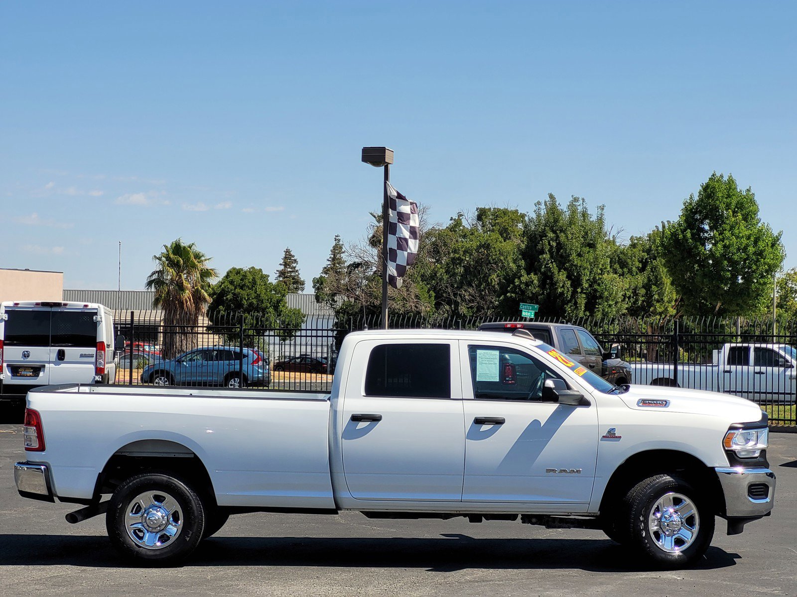 2022 Ram 3500 Tradesman photo 3