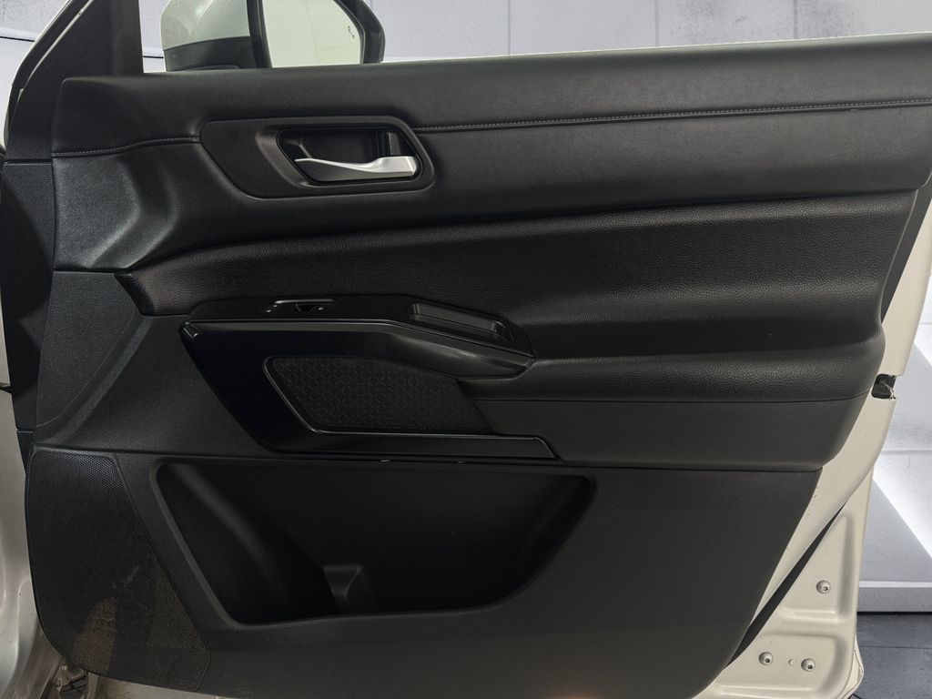 2022 Nissan Pathfinder S photo 15