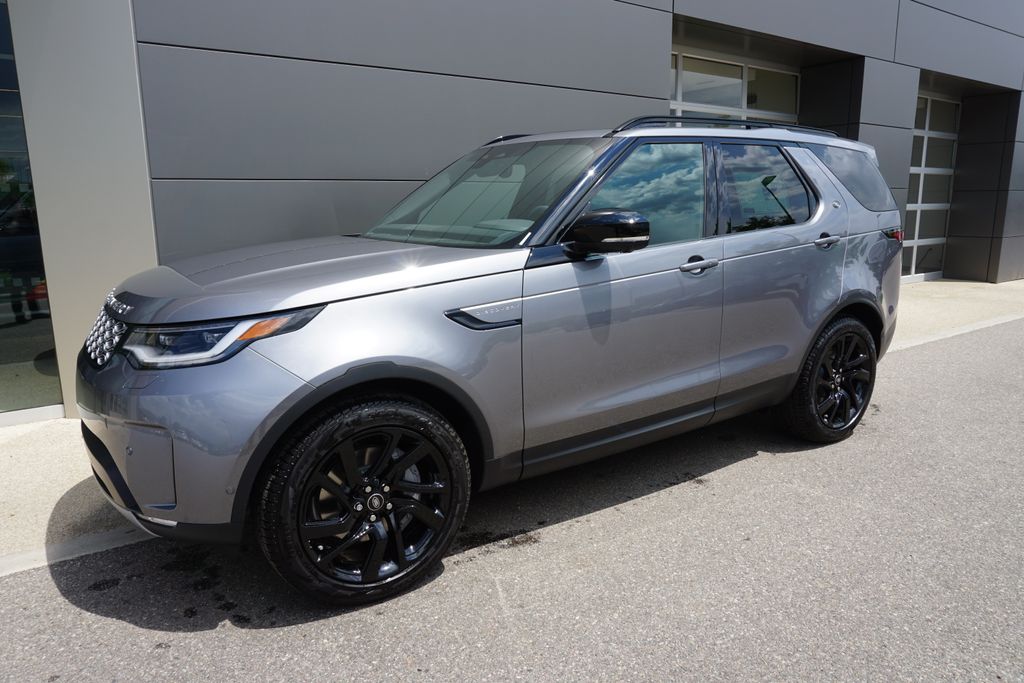 2025 Land Rover Discovery S photo 3