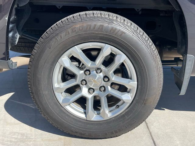 2023 Chevrolet Silverado 1500 LT photo 3