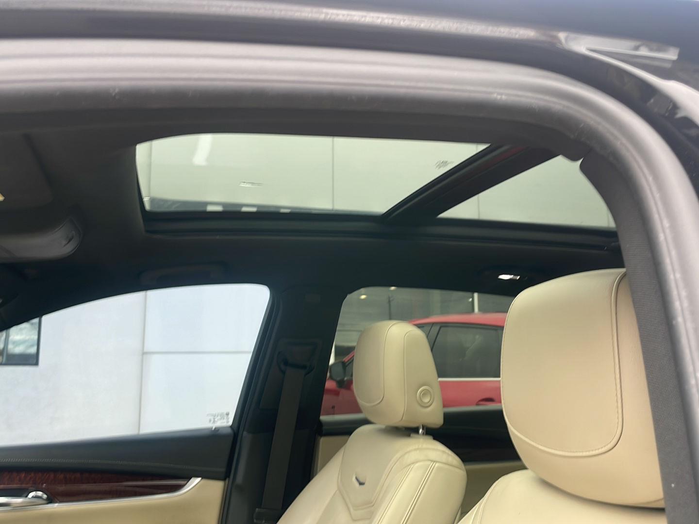 2018 Cadillac XT5 Luxury photo 3