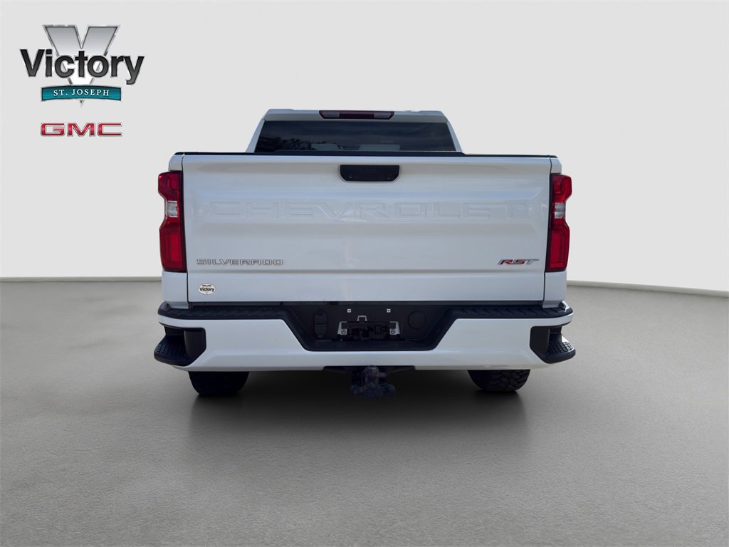 2023 Chevrolet Silverado RST photo 13
