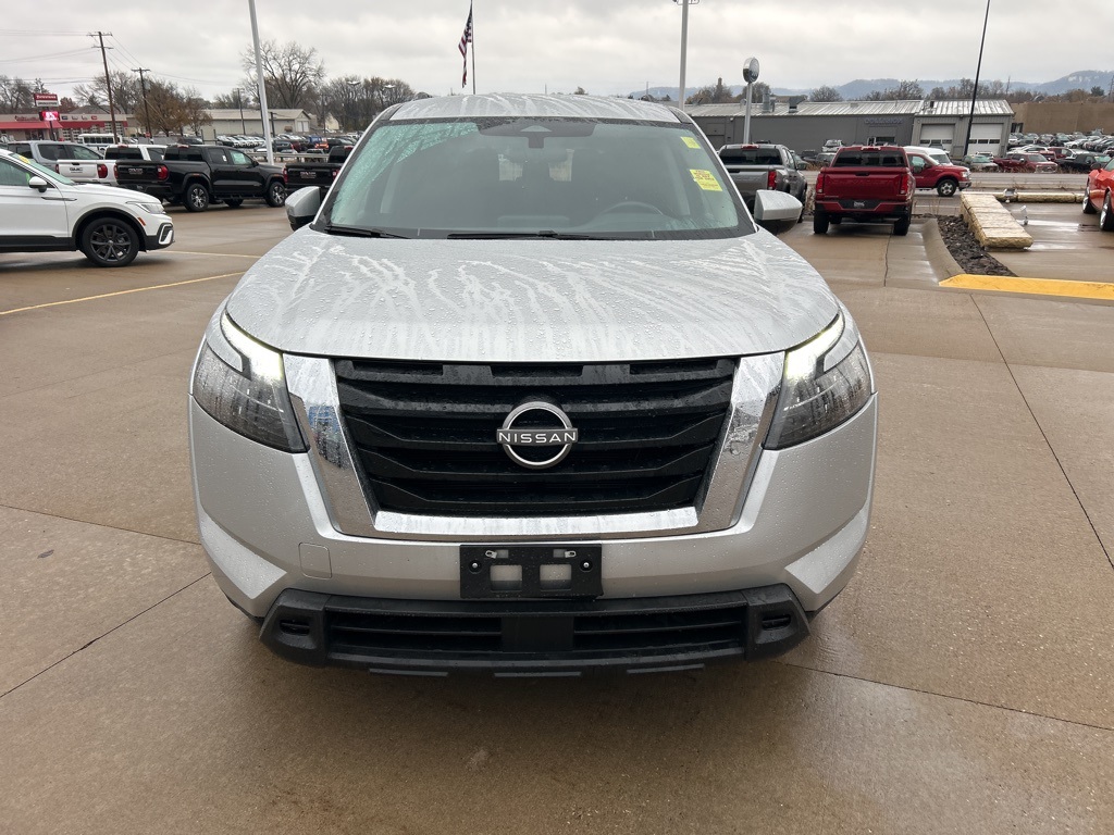 2023 Nissan Pathfinder SV photo 4
