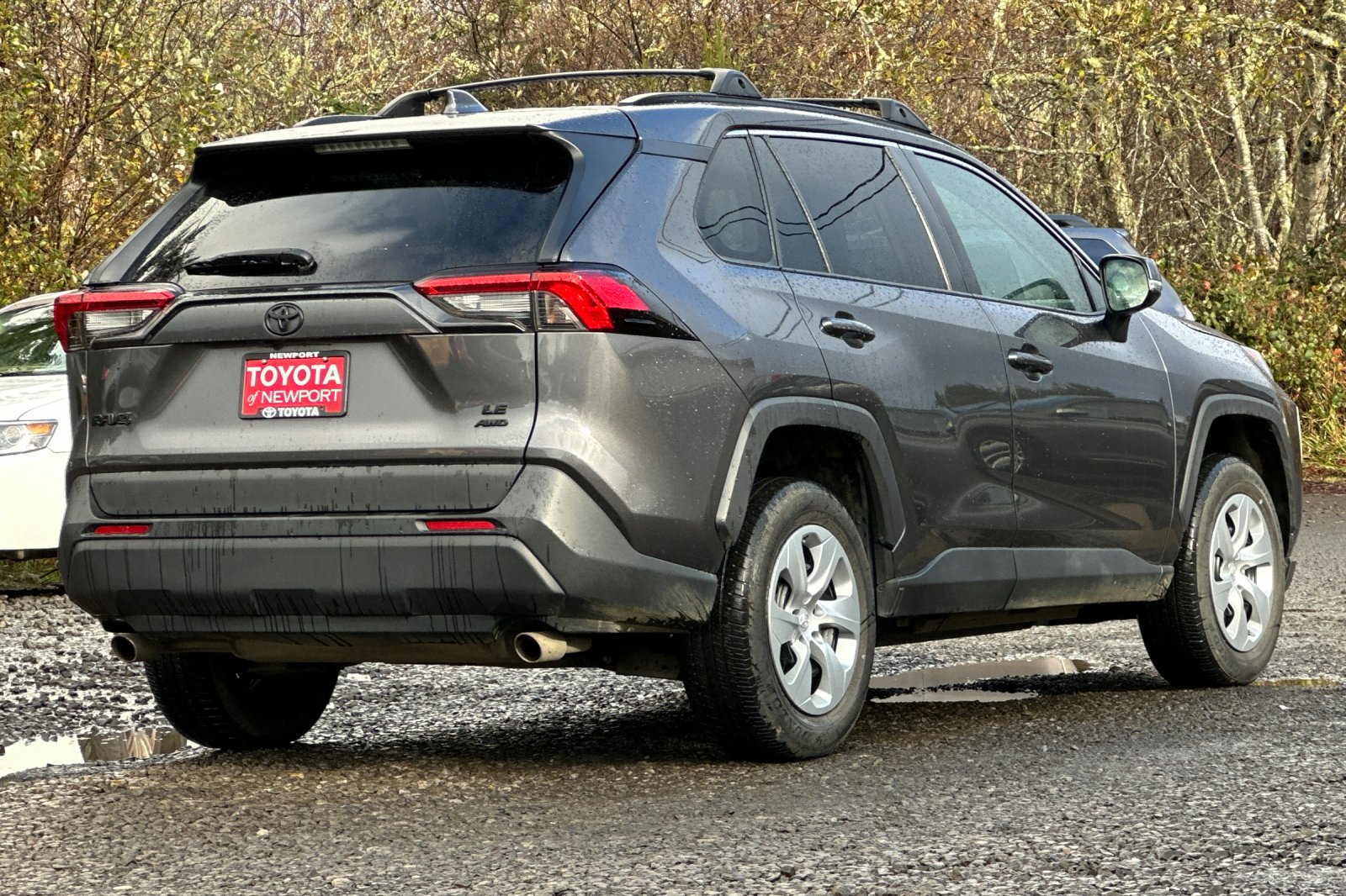 2021 Toyota RAV4 LE photo 3
