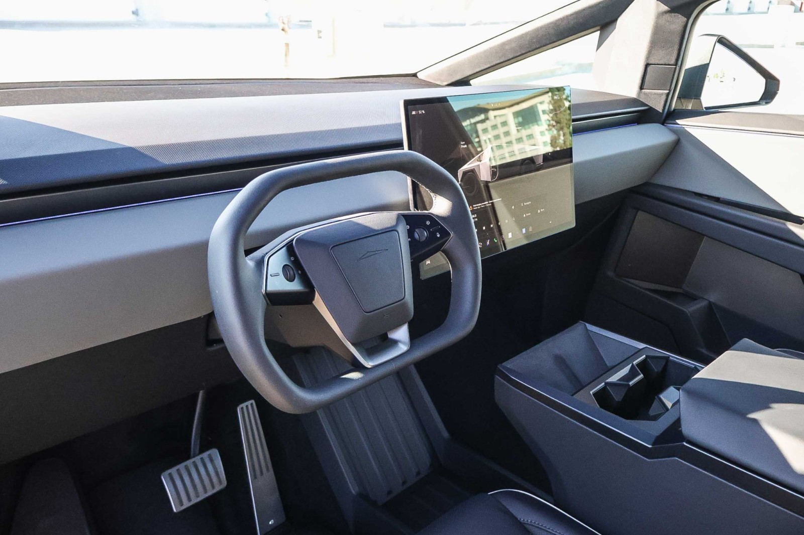 2025 Tesla Cybertruck photo 12