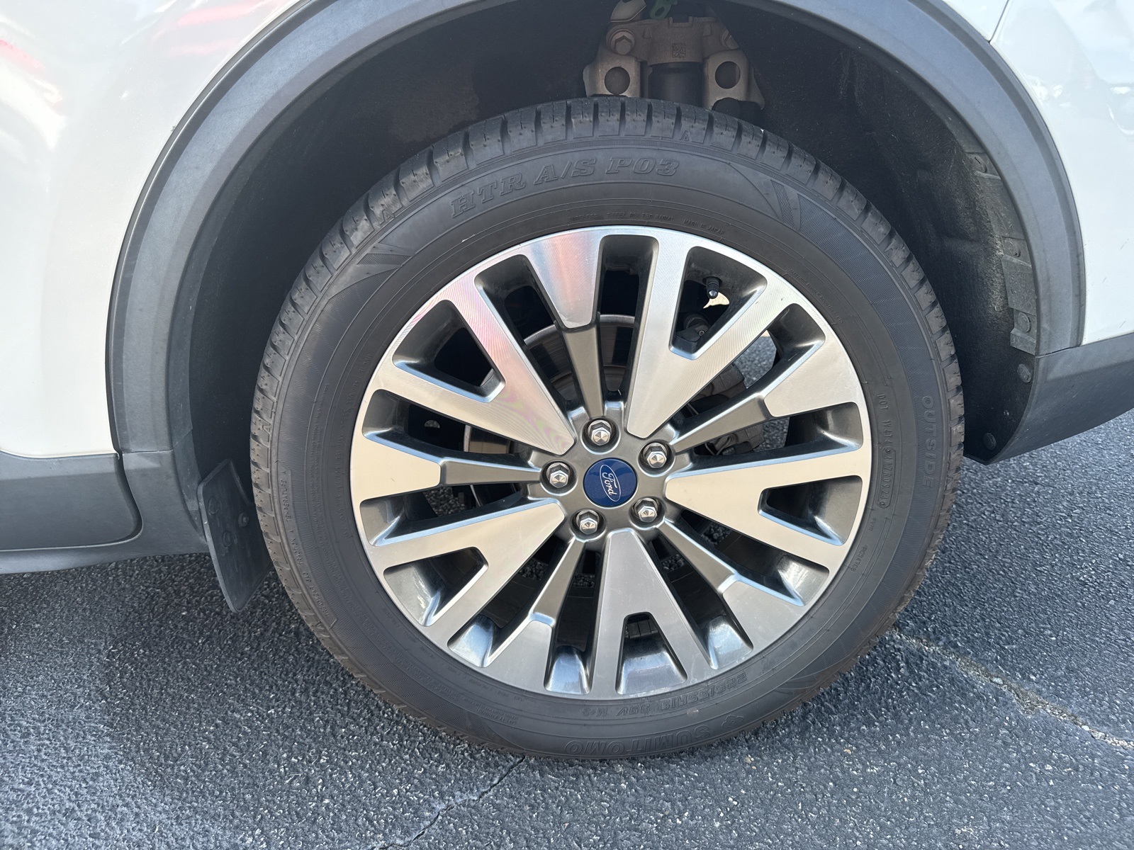 2020 Ford Escape Titanium Hybrid photo 24