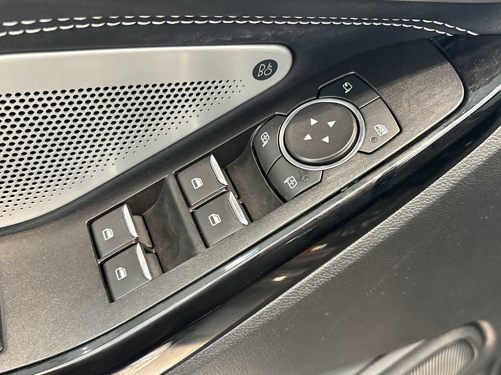 2022 Ford Explorer ST photo 19