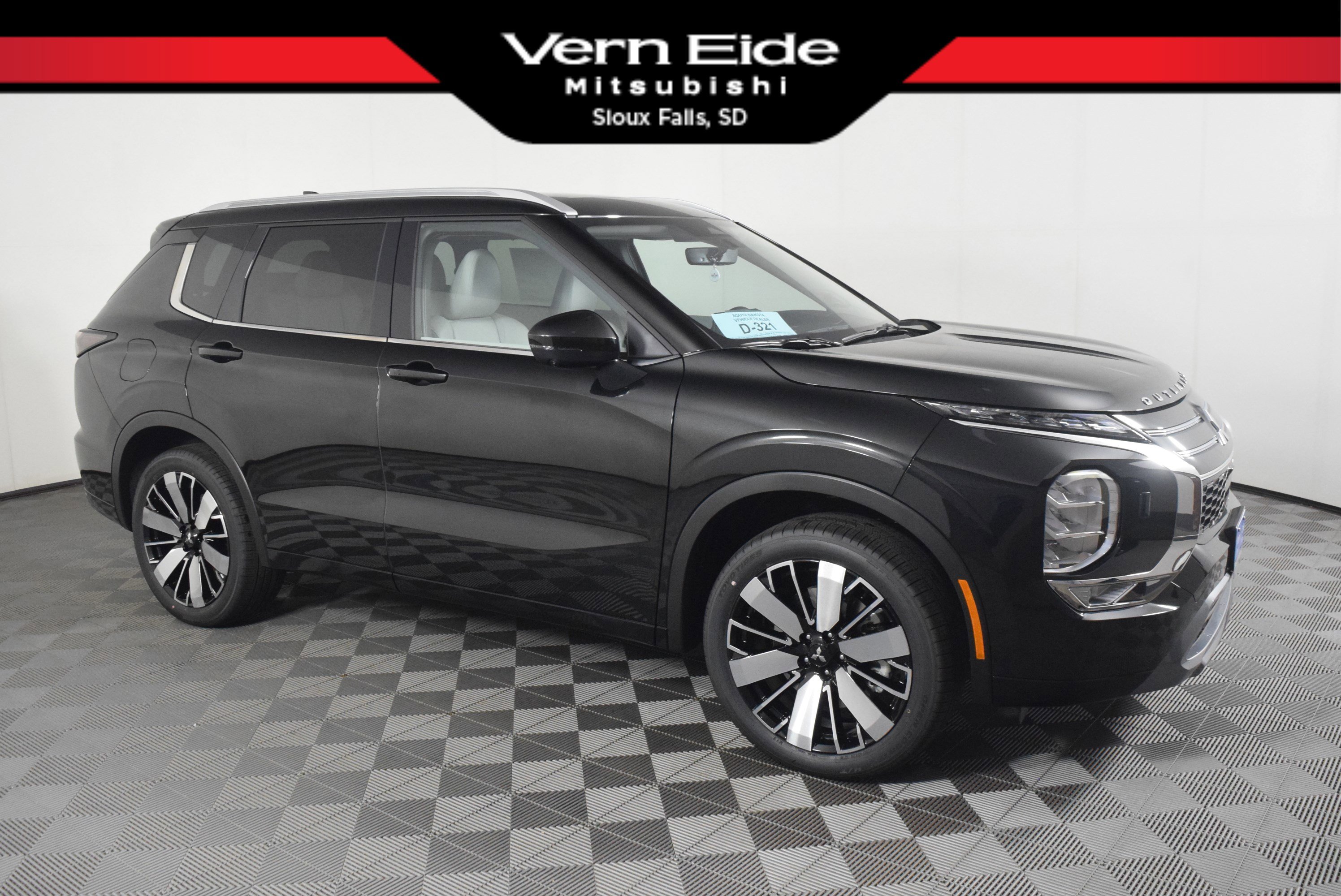 2025 Mitsubishi Outlander SEL's photo