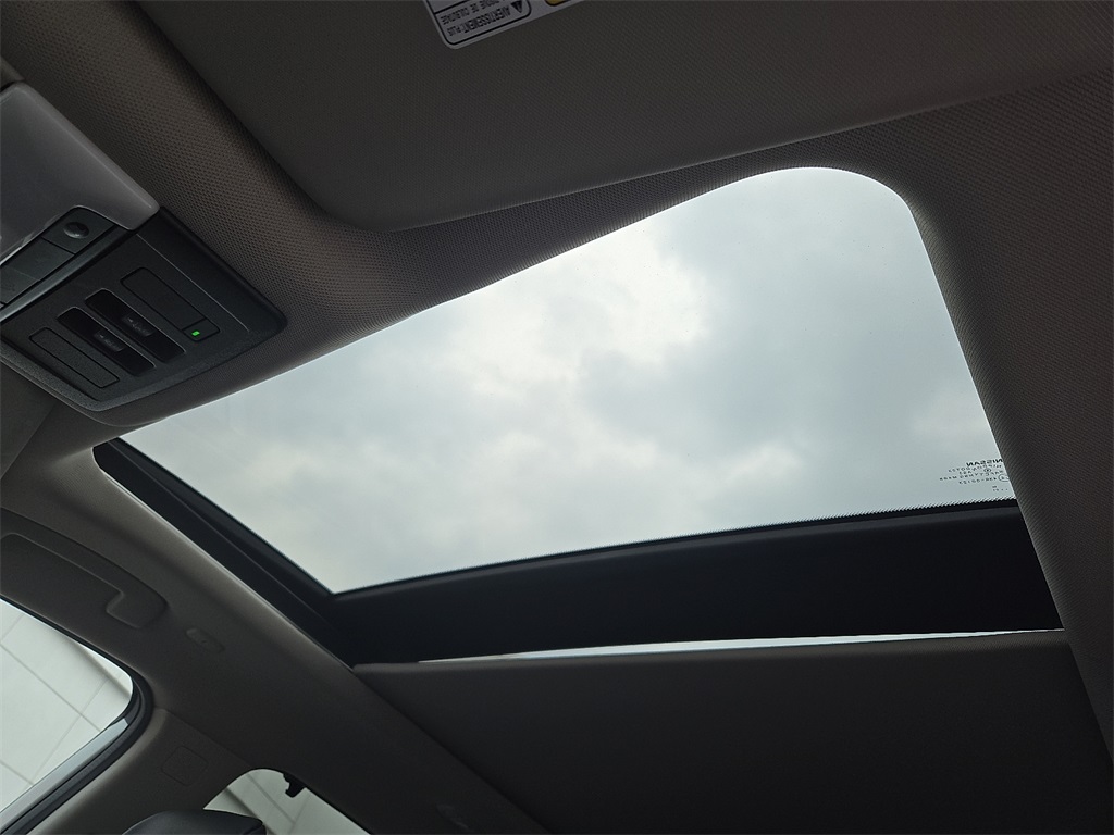 2022 Nissan Rogue SV photo 22