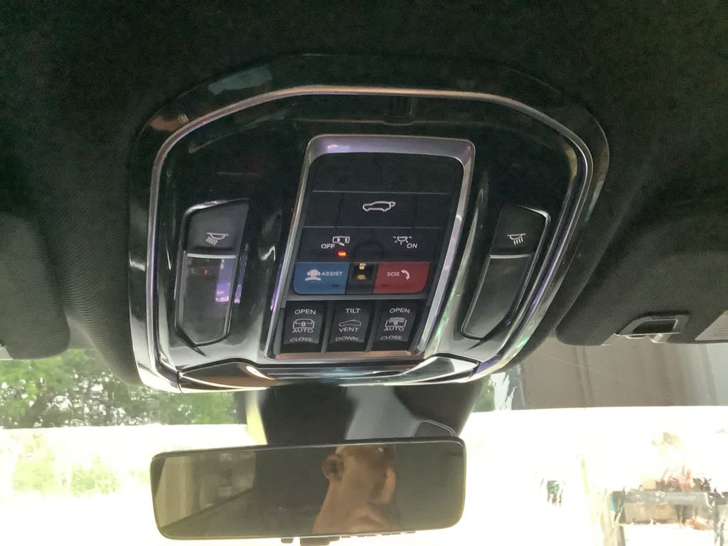 2022 Jeep Grand Cherokee Overland photo 8