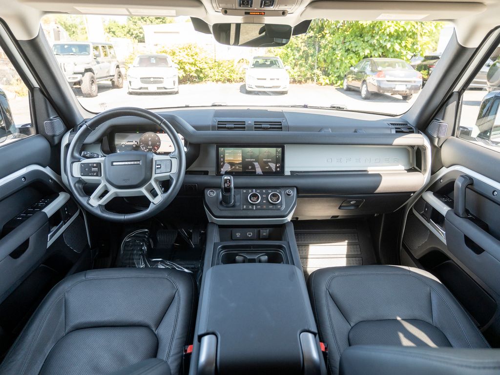 2024 Land Rover Defender 110 S photo 16