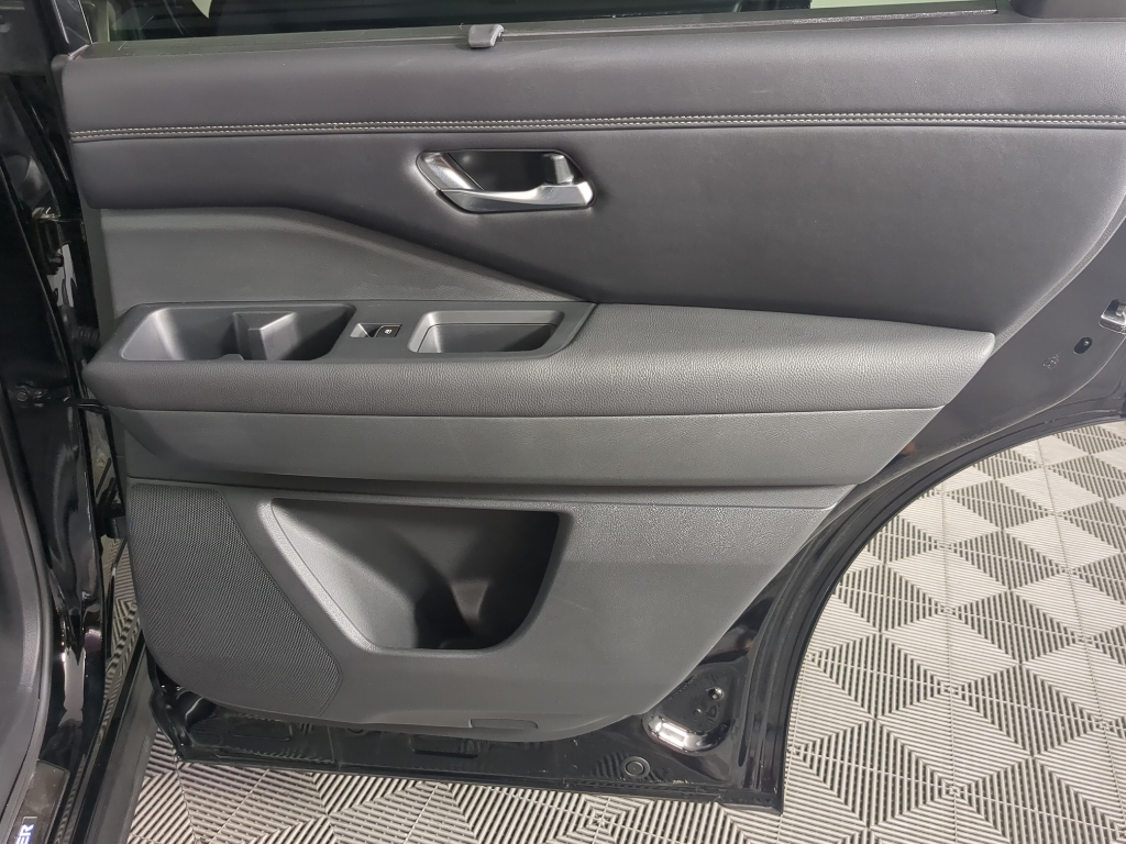 2024 Nissan Pathfinder Platinum photo 21