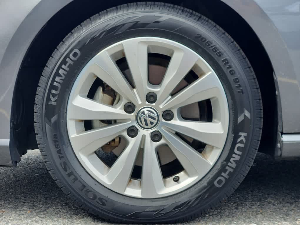 2021 Volkswagen Golf TSI photo 6