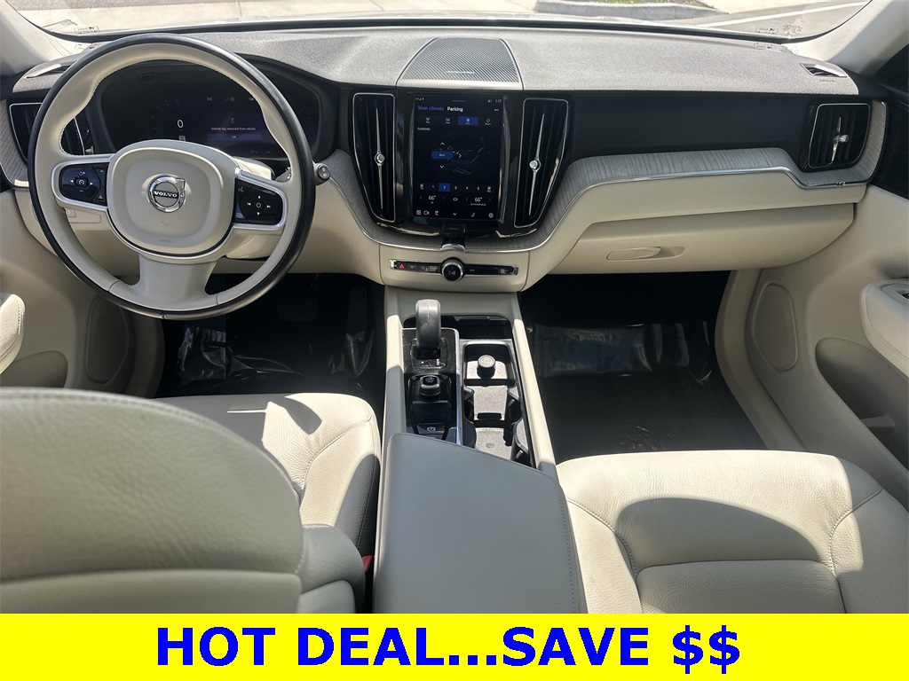 2023 Volvo XC60 B5 Plus photo 13