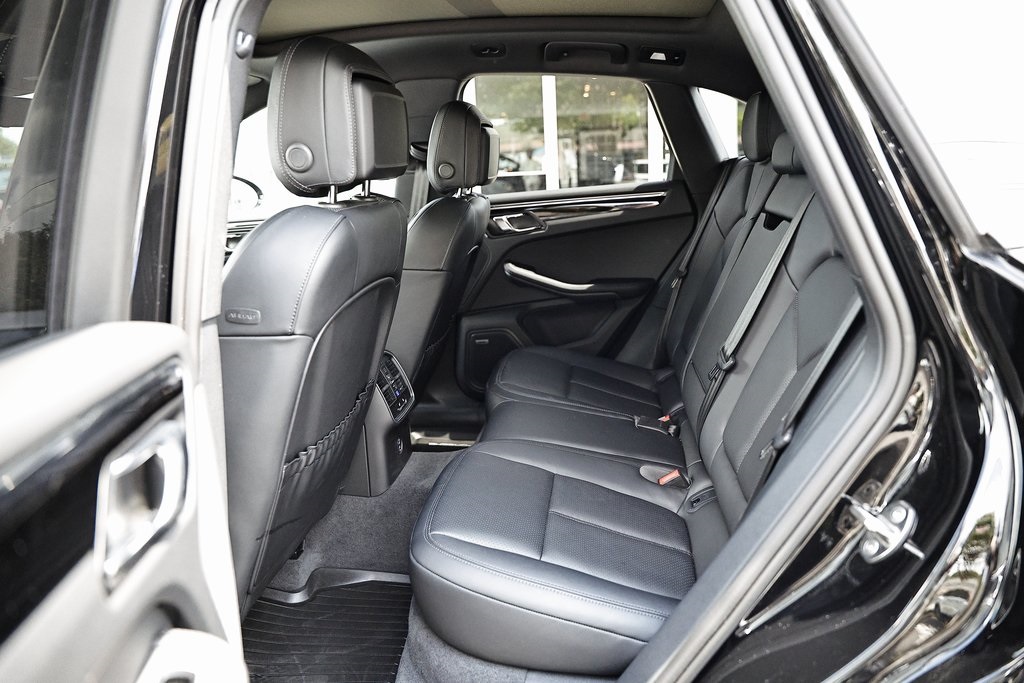 2024 Porsche Macan T photo 28