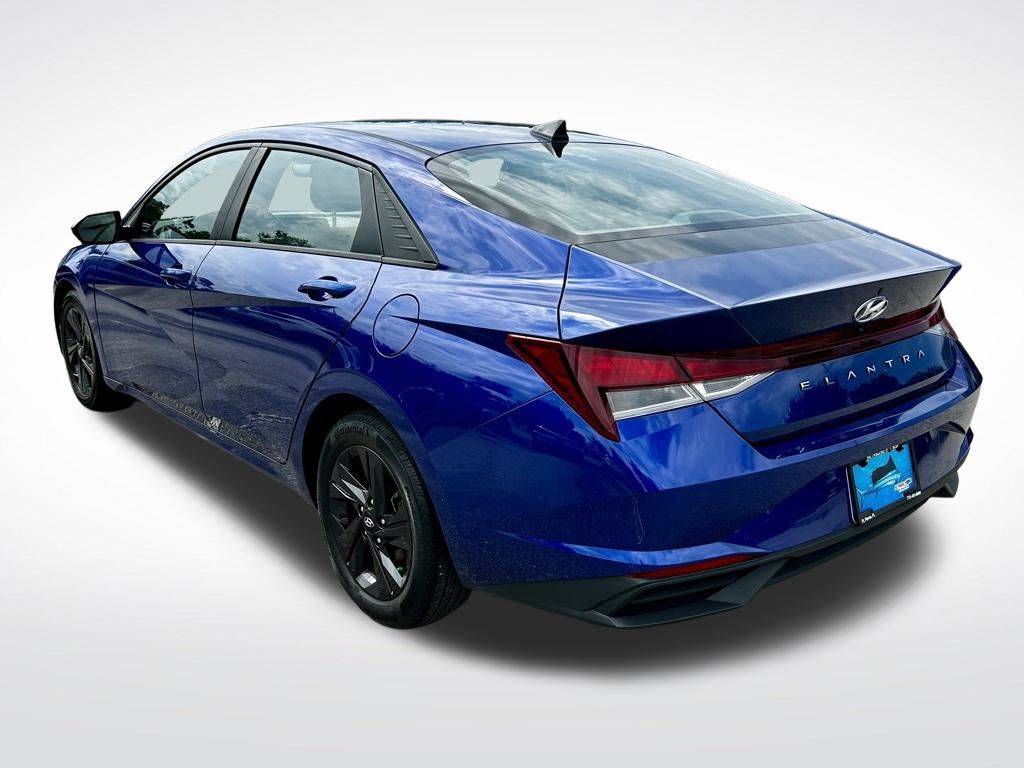 2023 Hyundai Elantra SEL photo 4