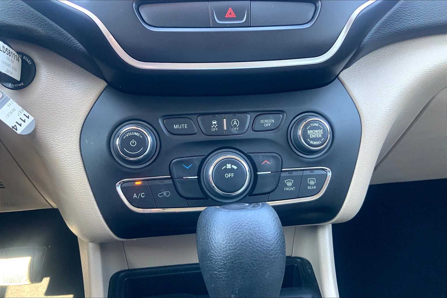 2020 Jeep Cherokee Latitude photo 36