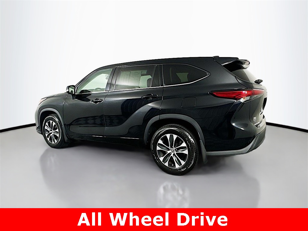 2022 Toyota Highlander XLE photo 12