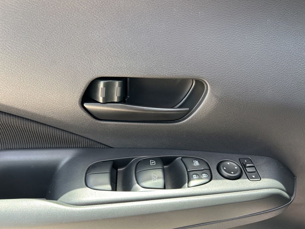 2025 Nissan Kicks Play S photo 11