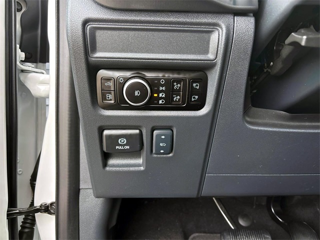 Used 2025 White Metallic Ford Lariat image 21