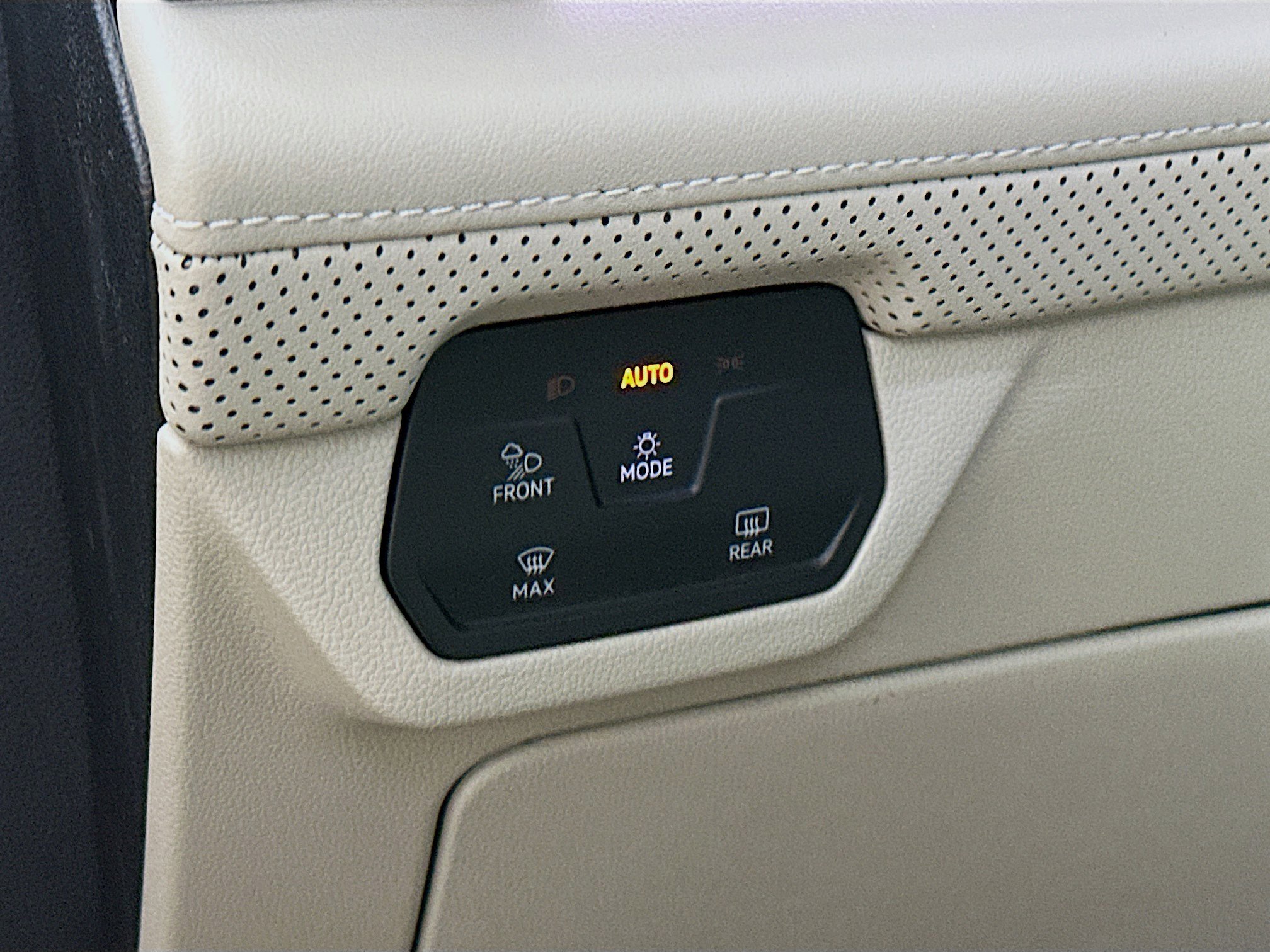 2025 Volkswagen Atlas SEL photo 10