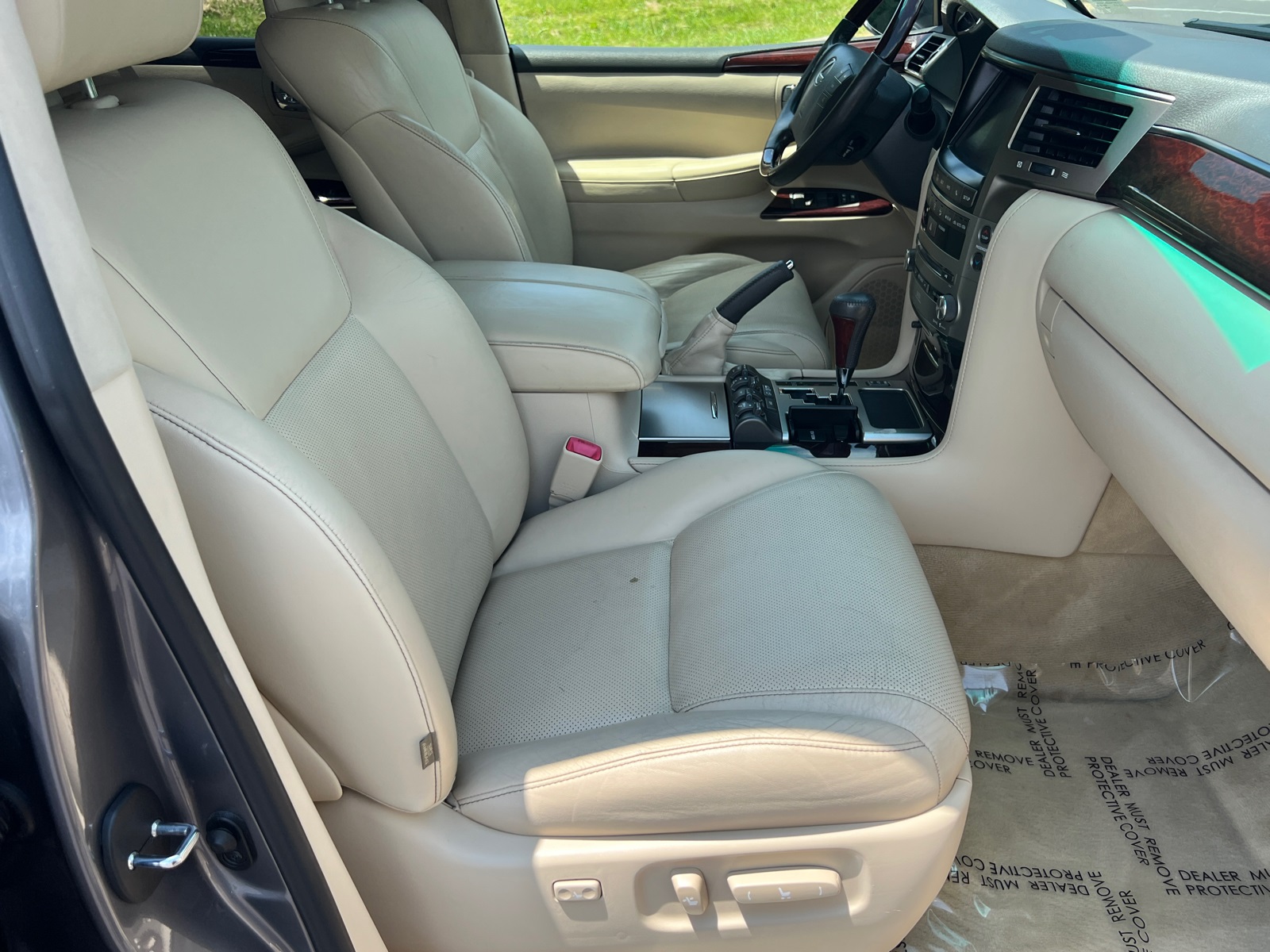 2014 Lexus LX 570 photo 12