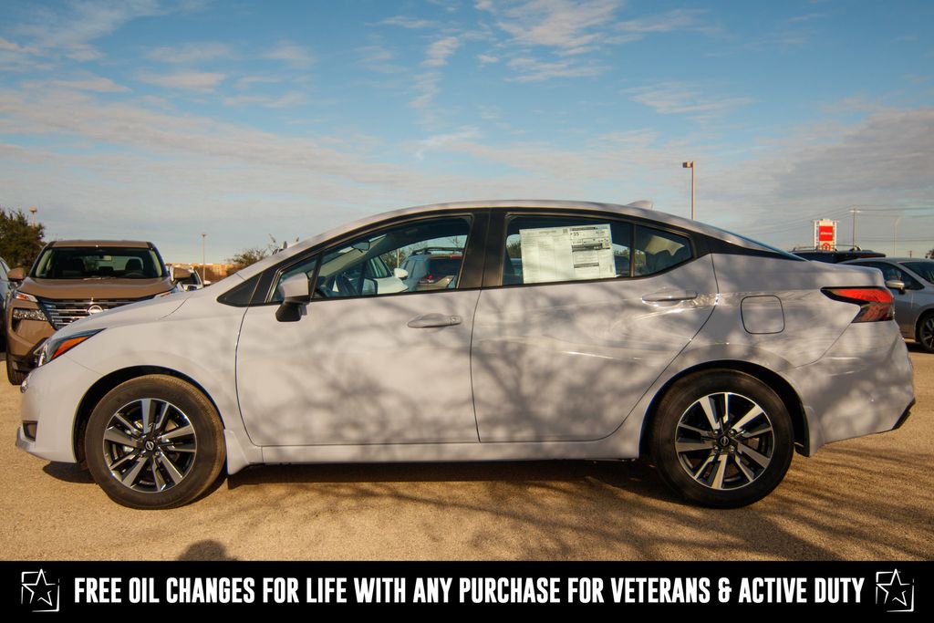 2025 Nissan Versa SV photo 4