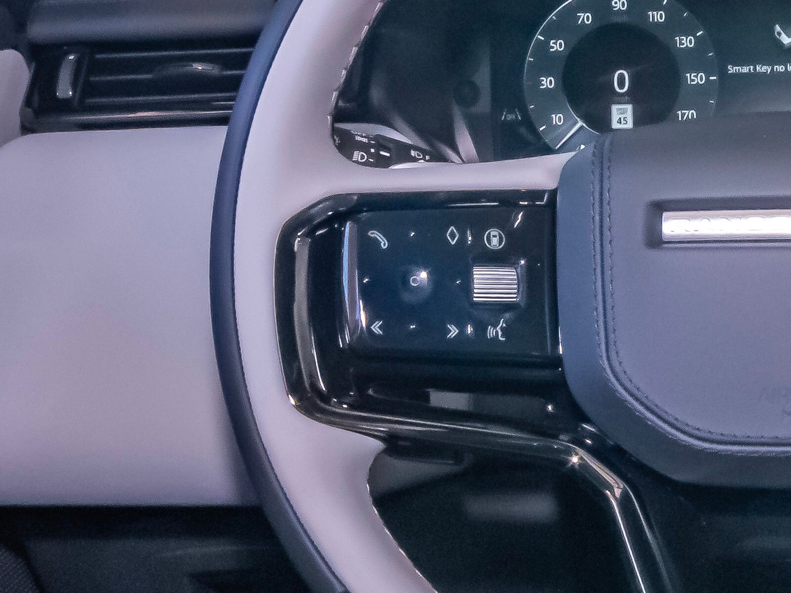 2026 Land Rover Range Rover Velar SE photo 14