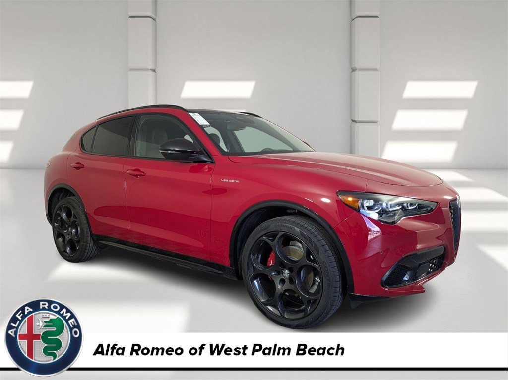 2025 Alfa Romeo Stelvio Base's photo