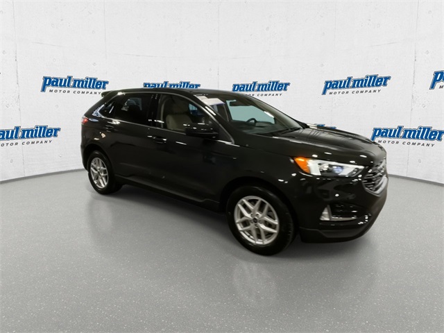 2022 Ford Edge SEL photo 2