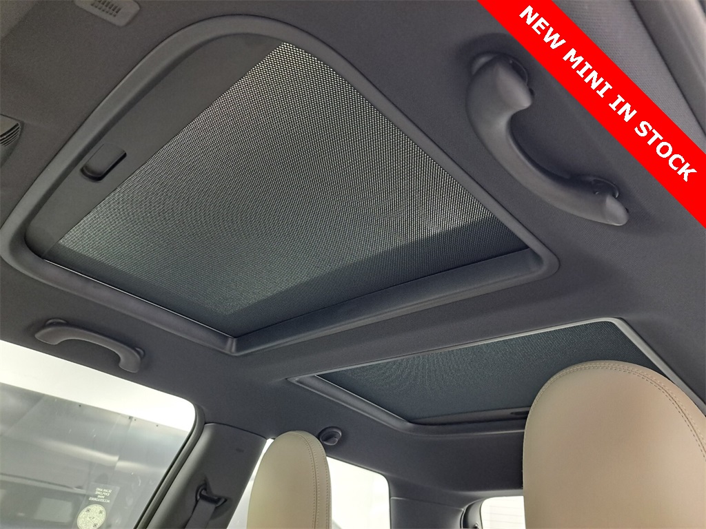 2025 Mini Cooper 2 Door Hardtop Signature photo 14