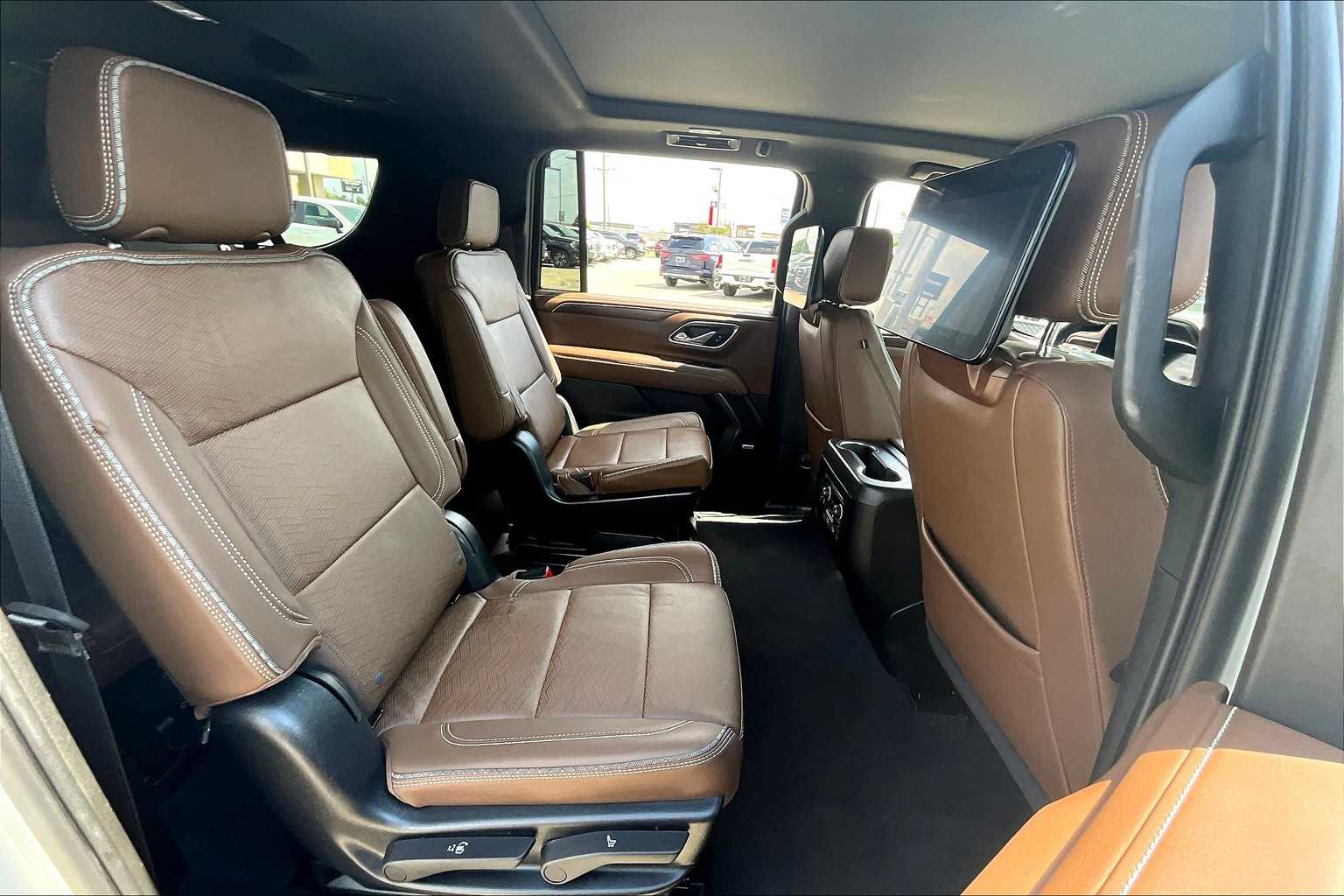 2023 Chevrolet Suburban High Country photo 18