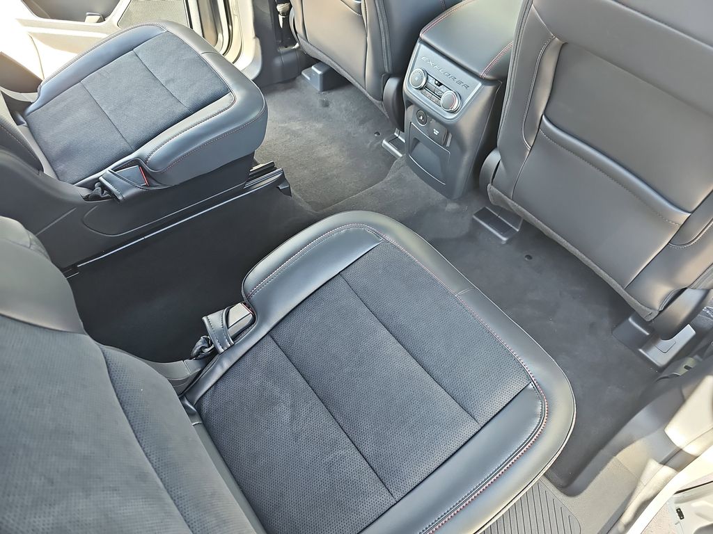 2025 Ford Explorer ST photo 9