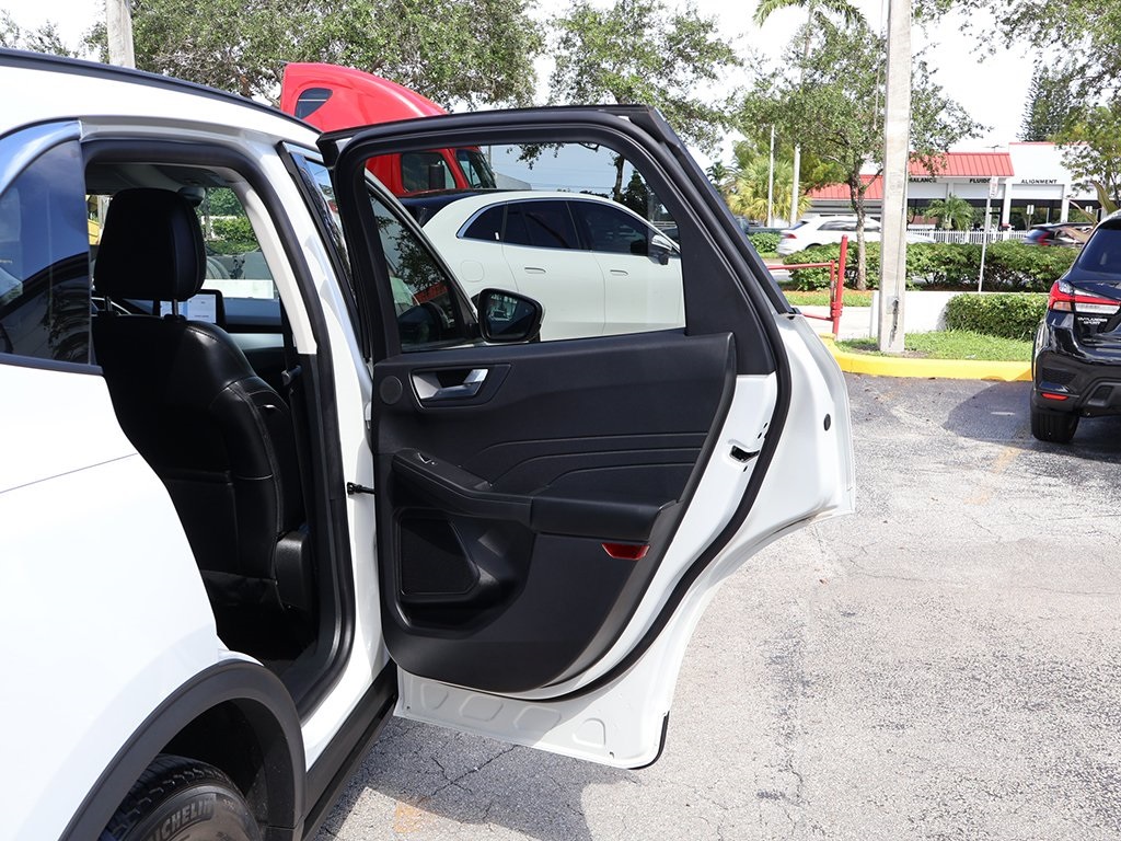 2022 Ford Escape SEL photo 29