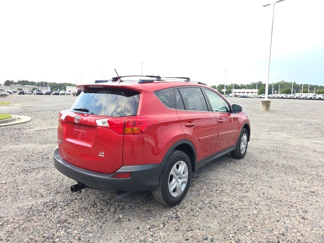 2015 Toyota RAV4 LE photo 5