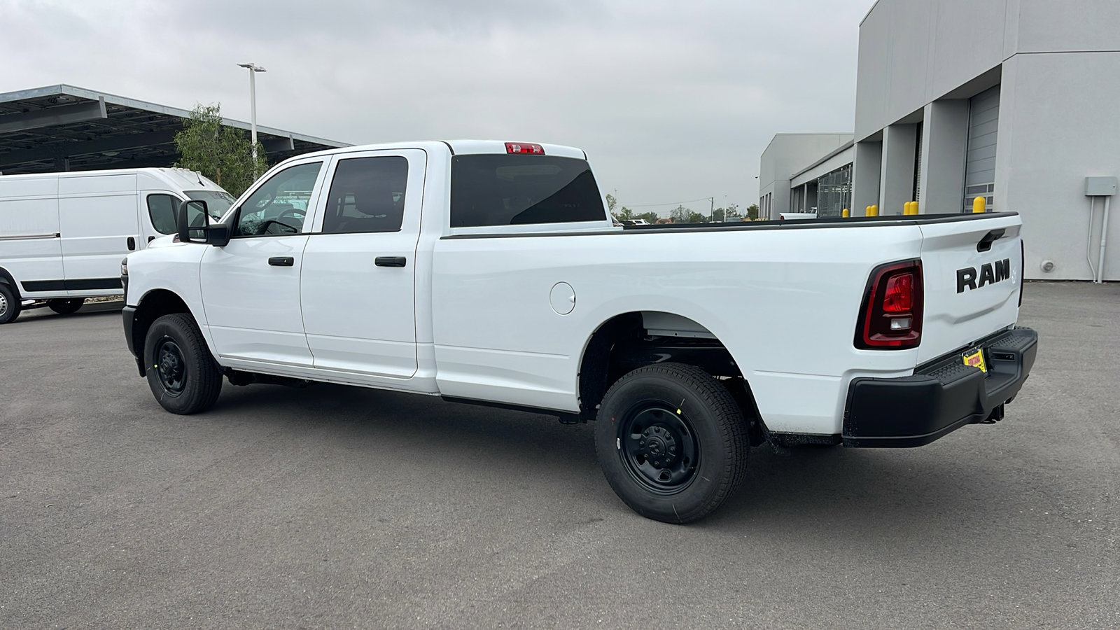 2025 Ram 2500 Tradesman photo 2