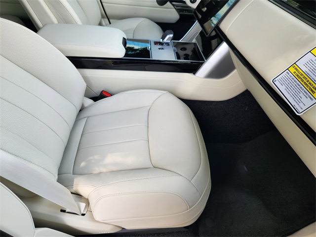 2025 Land Rover Range Rover SE photo 9
