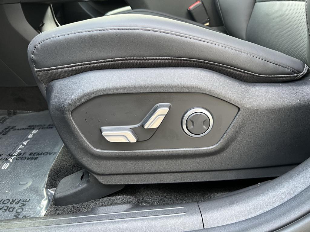 2025 Hyundai Santa Fe SEL photo 12