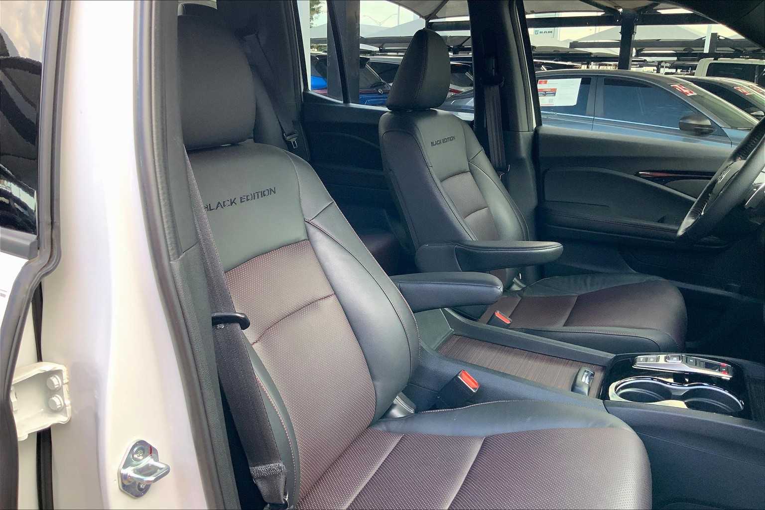 2022 Honda Ridgeline Black Edition photo 6