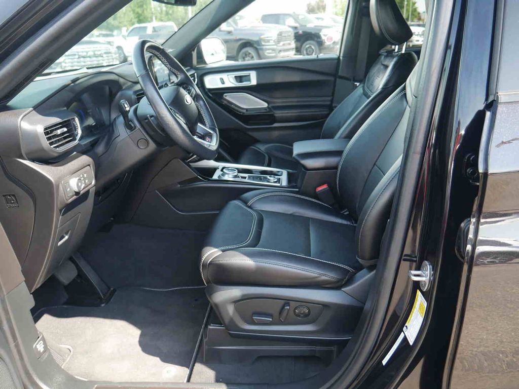 2022 Ford Explorer ST photo 24