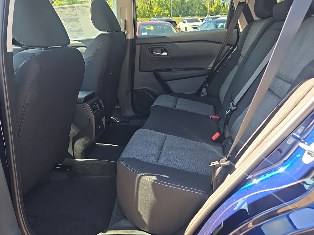 2026 Nissan Rogue SV photo 28