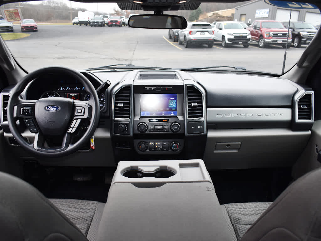 2022 Ford F-350 XLT photo 3