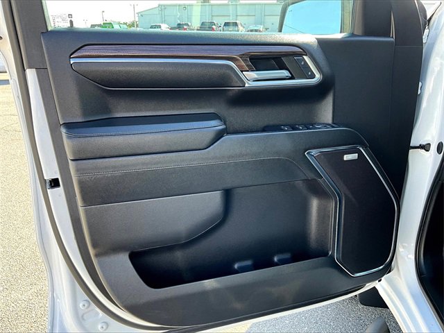 2024 Chevrolet Silverado 1500 RST photo 9