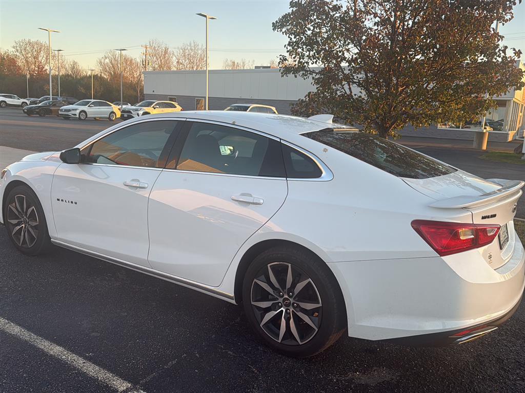 2021 Chevrolet Malibu RS photo 3